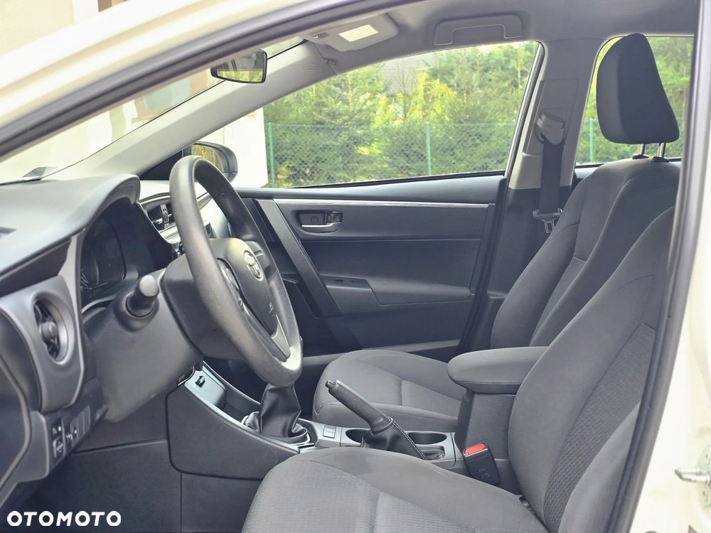 Toyota Corolla - 13