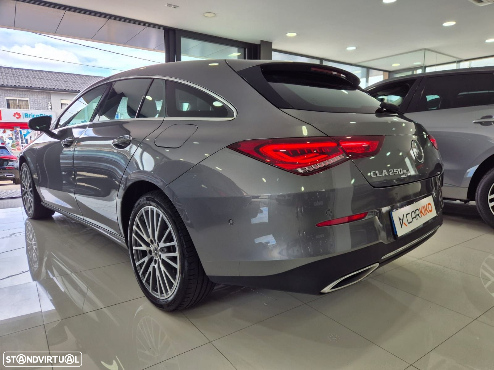 Mercedes-Benz CLA 250 e Shooting Brake Progressive - 4