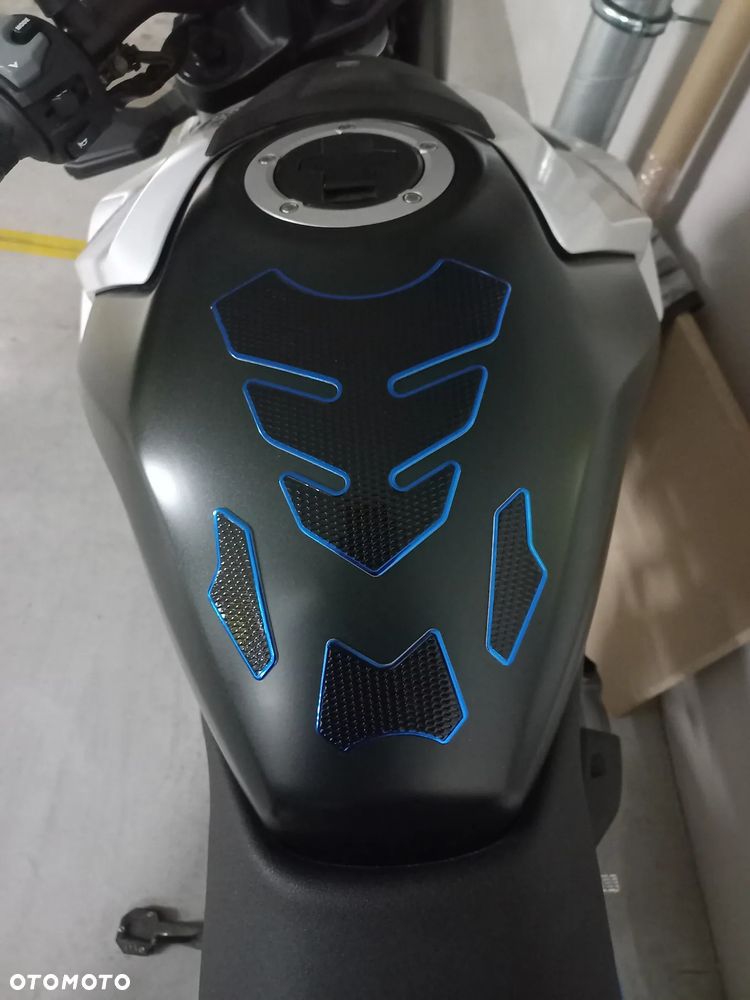 Suzuki GSX - 2