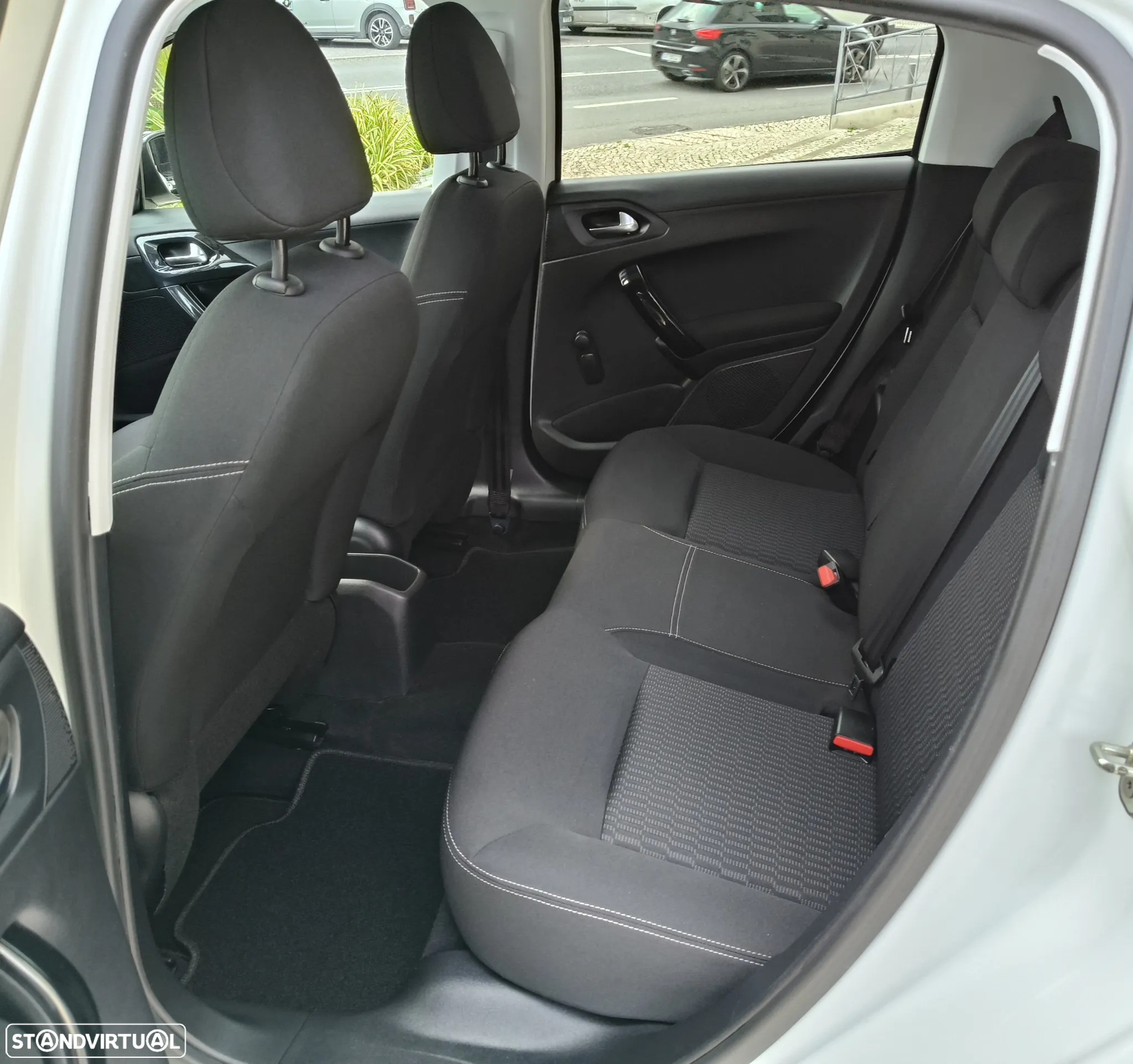 Peugeot 208 1.6 BlueHDi Style - 24