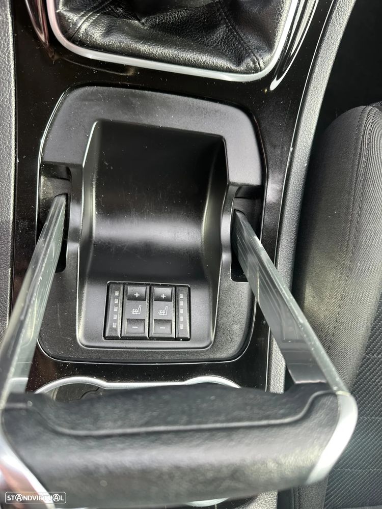 Ford S-Max 2.0 TDCi DPF Trend - 19