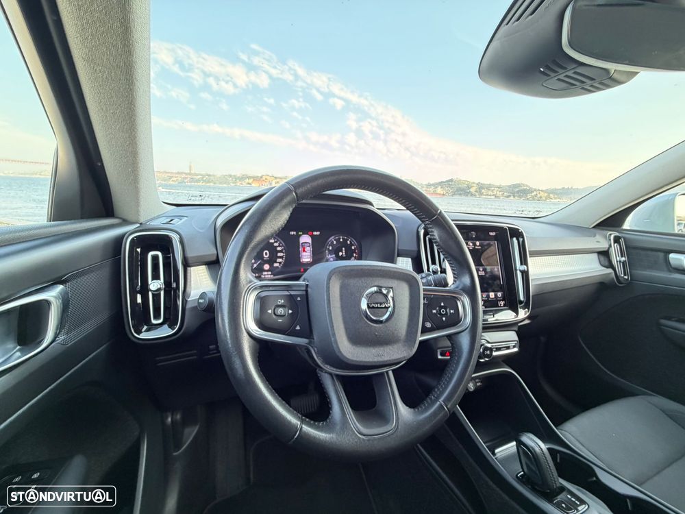 Volvo XC 40 1.5 T3 Momentum Geartronic - 3