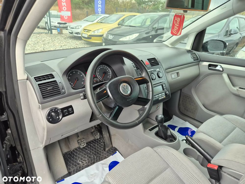 Volkswagen Touran 2.0 FSI Highline - 19