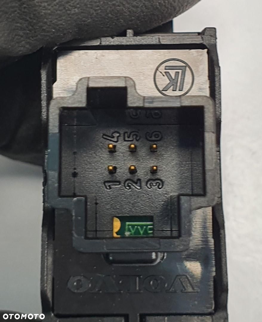 PRZYCISK SZYBY TYŁ TYLNY VOLVO V50 30773217 - 3
