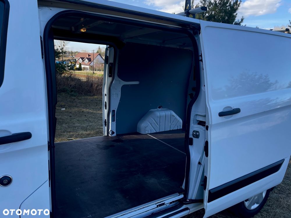 Ford Transit Custom Van - 15
