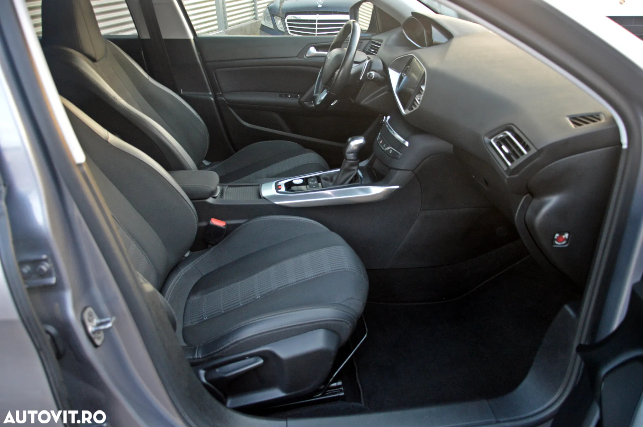Peugeot 308 SW BlueHDi 130 EAT6 Stop & Start Allure - 25