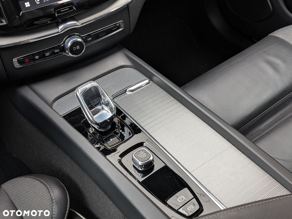 Volvo XC 60 B4 D AWD Ultimate Dark - 33