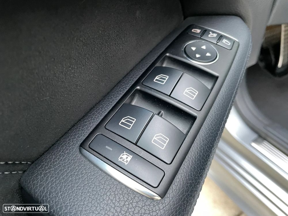 Mercedes-Benz E 300 Bluetec Hybrid Avantgarde - 24