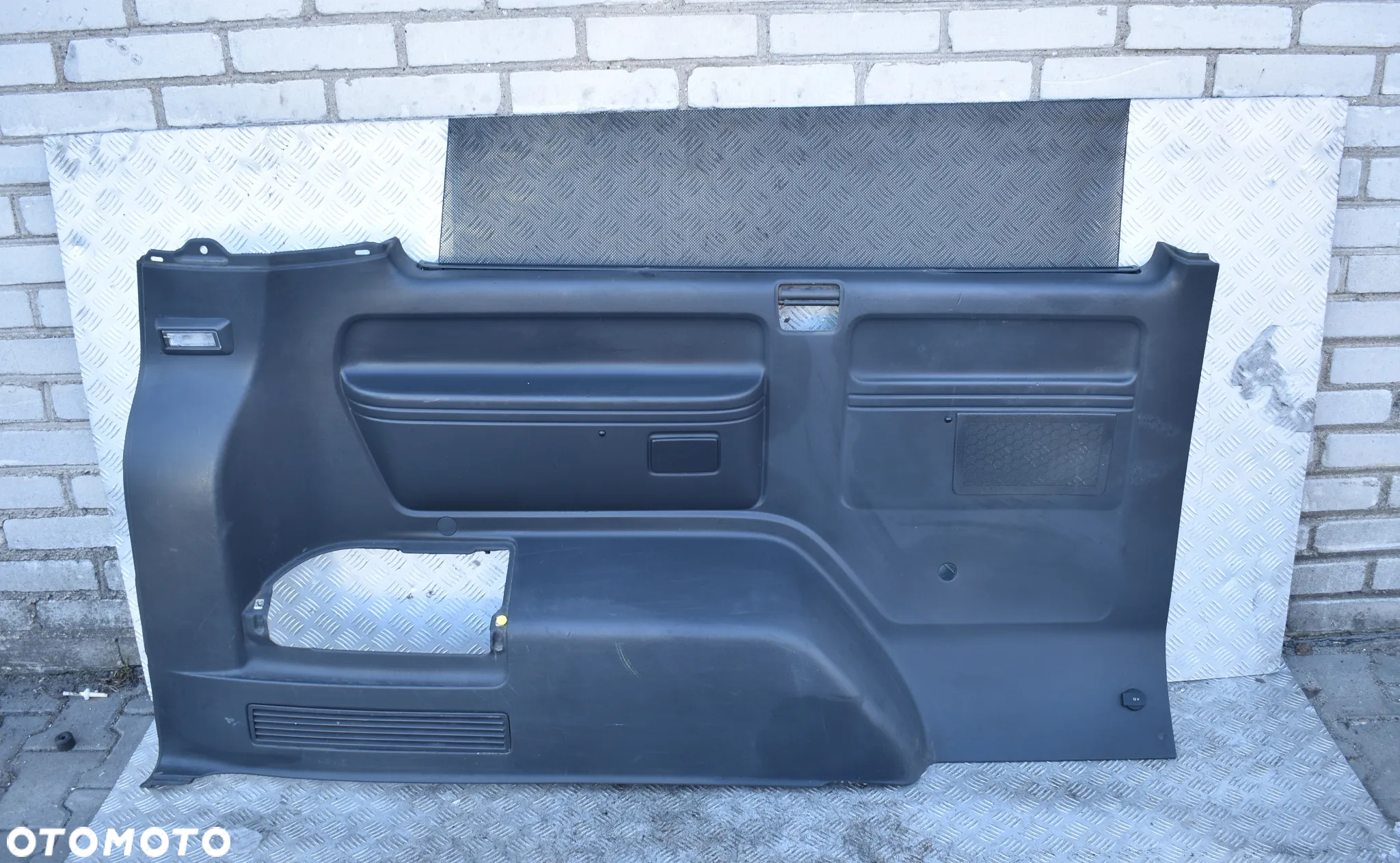 BOCZEK TAPICERKA LEWY TYŁ VW TRANSPORTER T5 CARAVELLE - 2