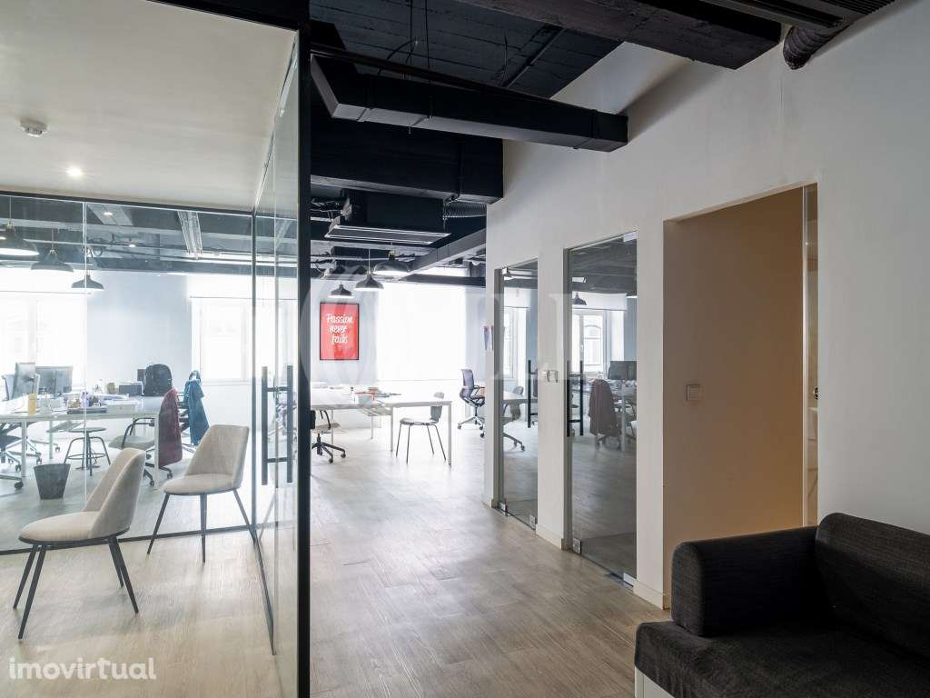 Prédio de escritórios, junto ao Cais do Sodré, Lisboa - Grande imagem: 3/28