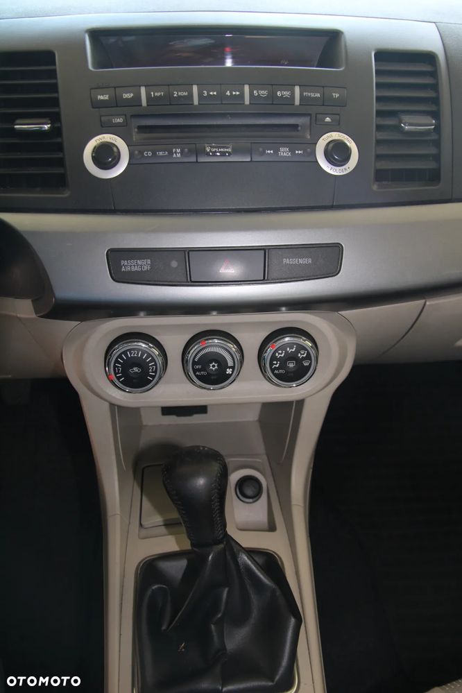 Mitsubishi Lancer 1.6 Invite - 17