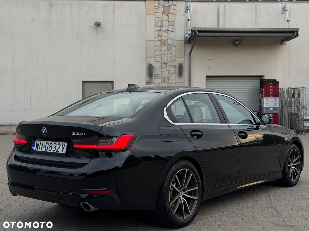 BMW Seria 3 330i xDrive Luxury Line - 7