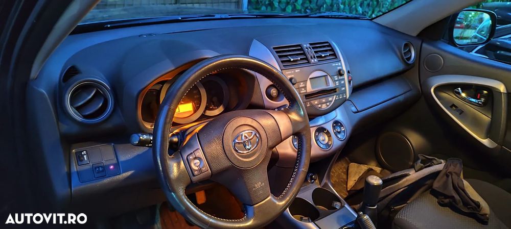 Toyota RAV4 2.0 Base - 1