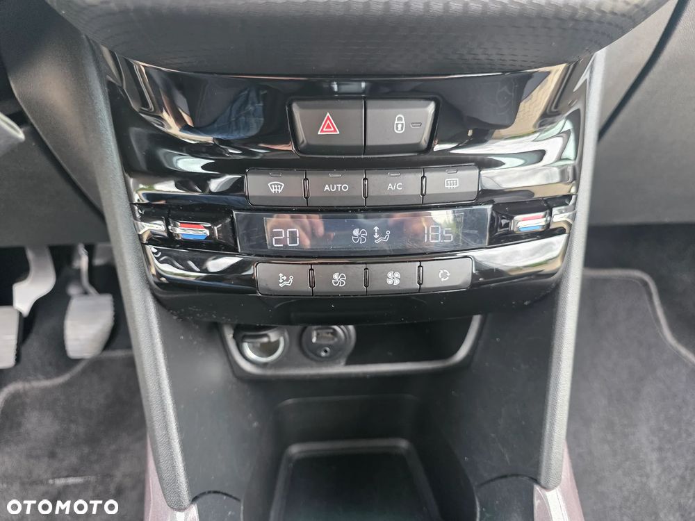 Peugeot 2008 1.2 Pure Tech Style EU6 - 13