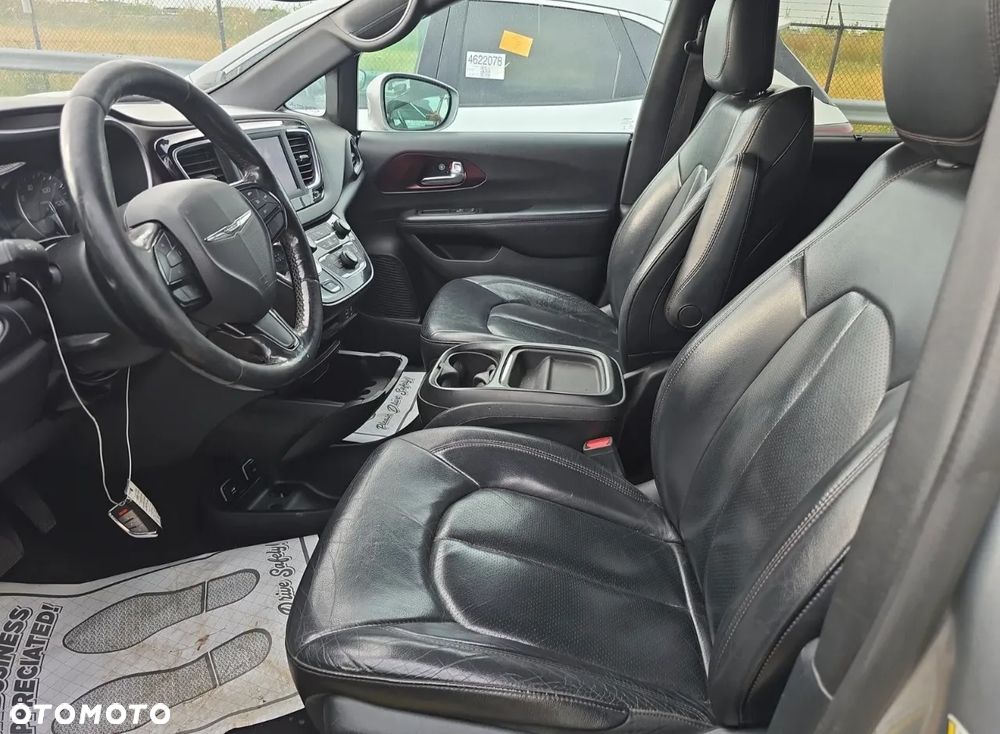 Chrysler Pacifica - 20