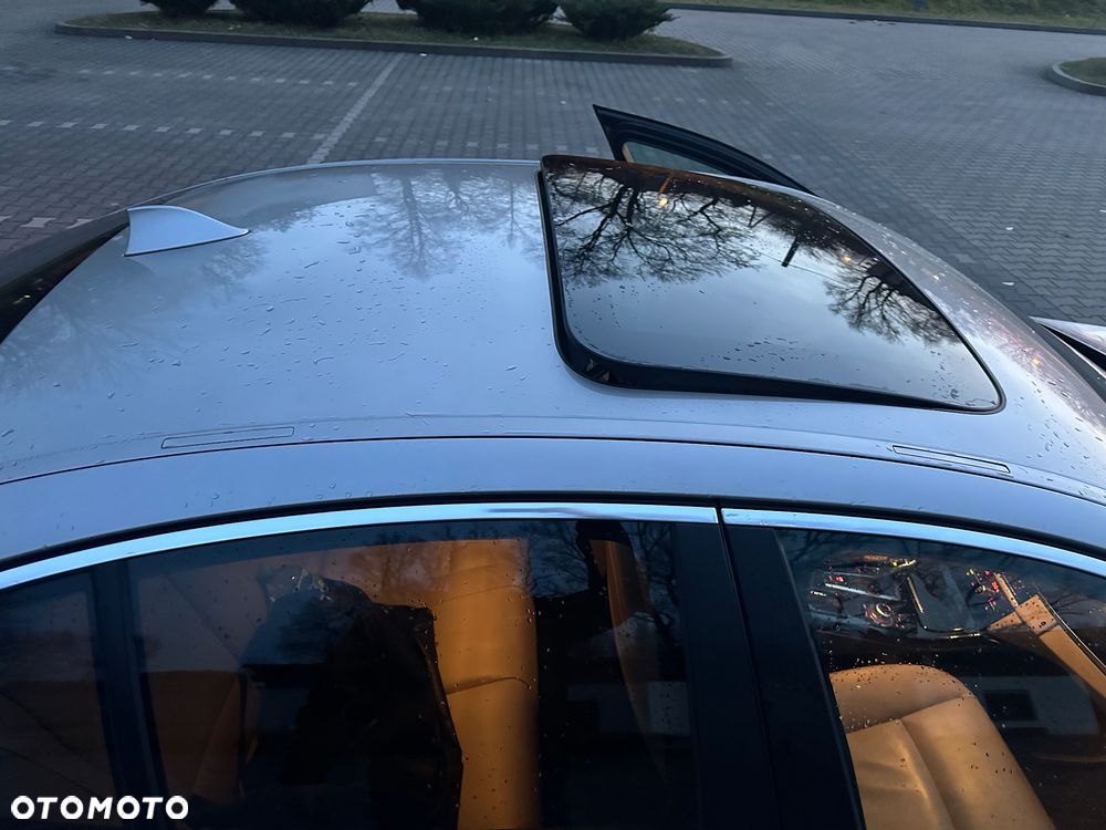 BMW Seria 5 528i Sport-Aut - 31