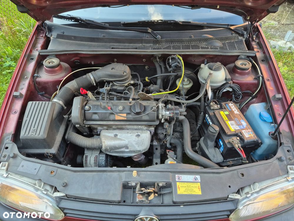Volkswagen Golf 1.6 CL - 20