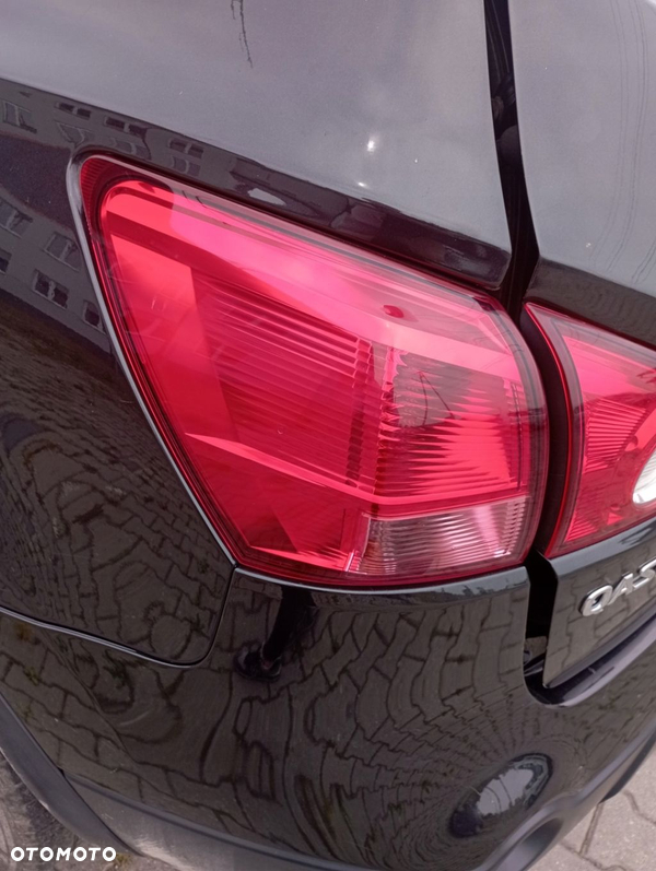 NISSAN QASHQAI J10 2 LAMPA LEWA TYLNA W BŁOTNIK