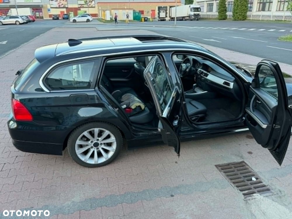 BMW Seria 3 325i xDrive - 14