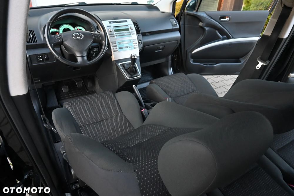 Toyota Corolla Verso 1.8 Sol + 7os - 28