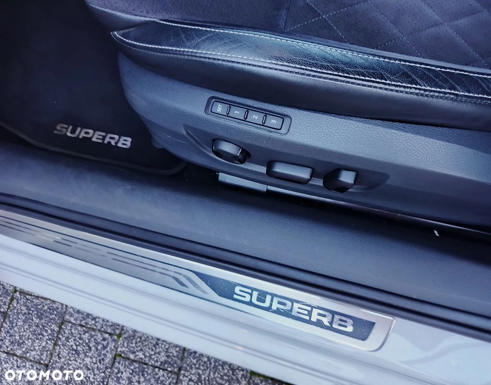 Skoda Superb 2.0 TDI DSG Sportline - 17