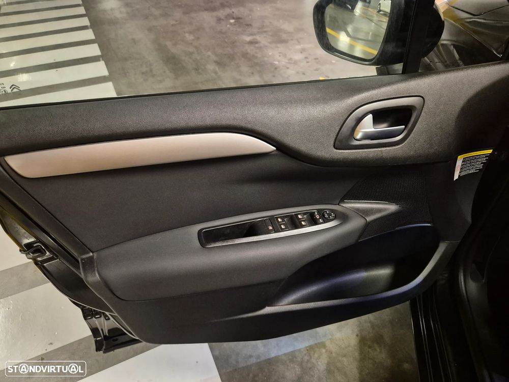 Citroën C4 e-HDi 115 ETG6 Selection - 29