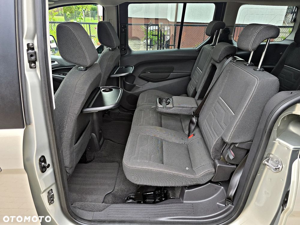 Ford Tourneo Connect Grand - 36