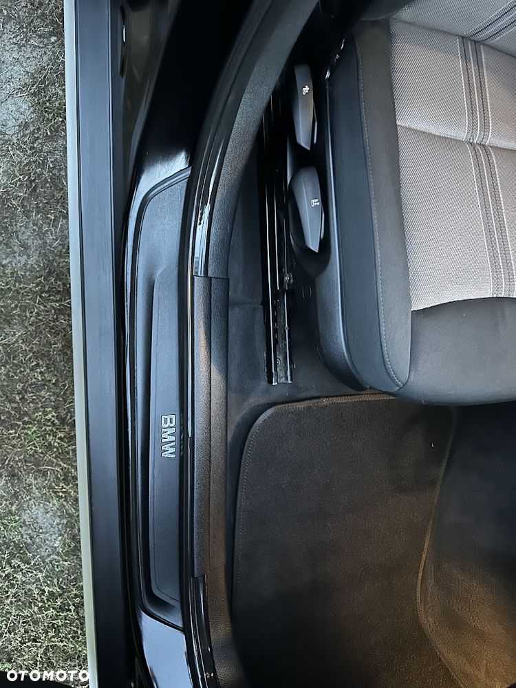 BMW X1 xDrive18d - 17