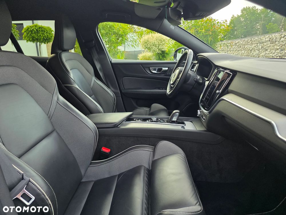 Volvo V60 D4 R-Design - 6