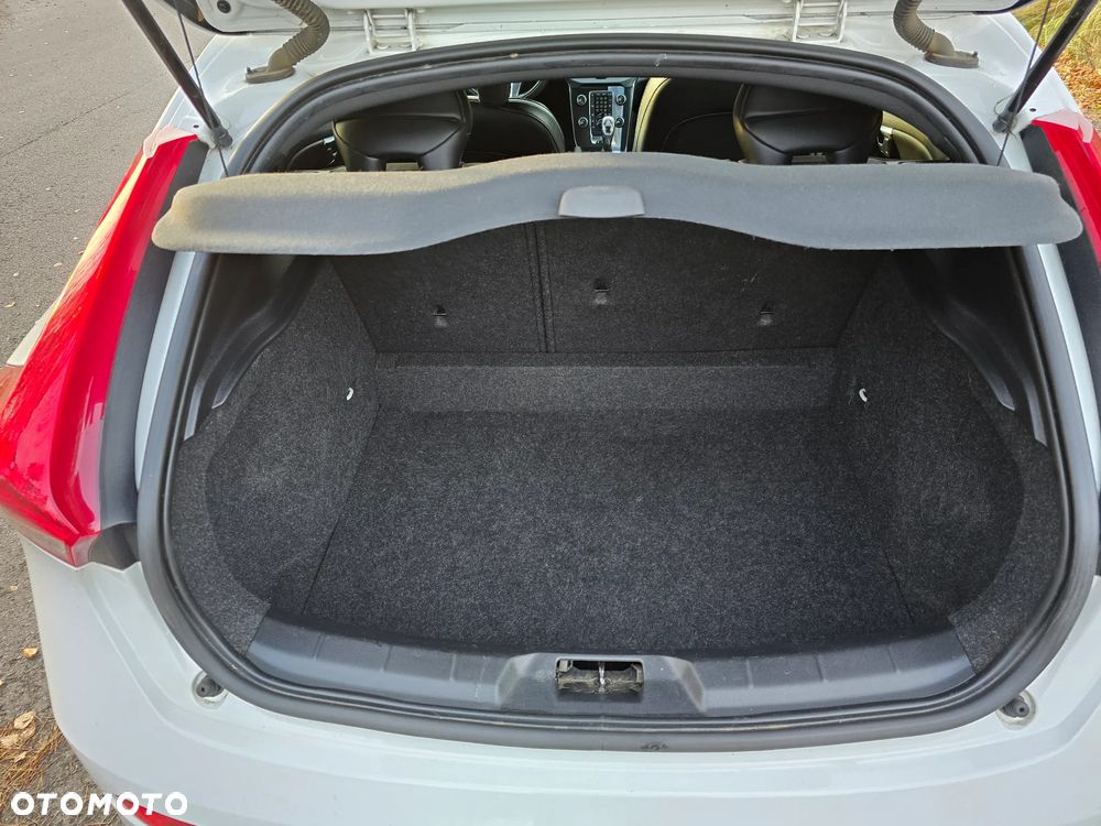 Volvo V40 D3 R Design - 12