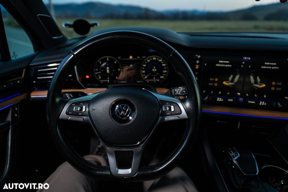 Volkswagen Touareg - 24