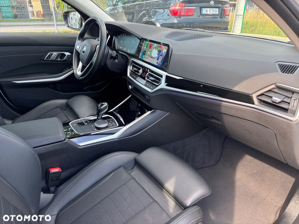 BMW Seria 3 318i Sport Line - 19