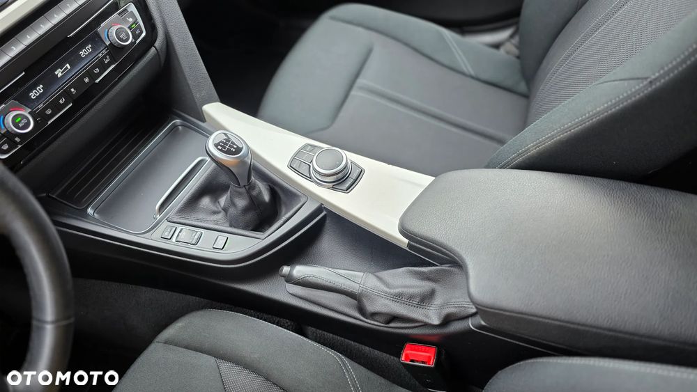 BMW Seria 3 318d Sport Line - 29