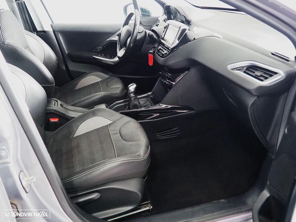 Peugeot 2008 1.2 PureTech Allure - 11