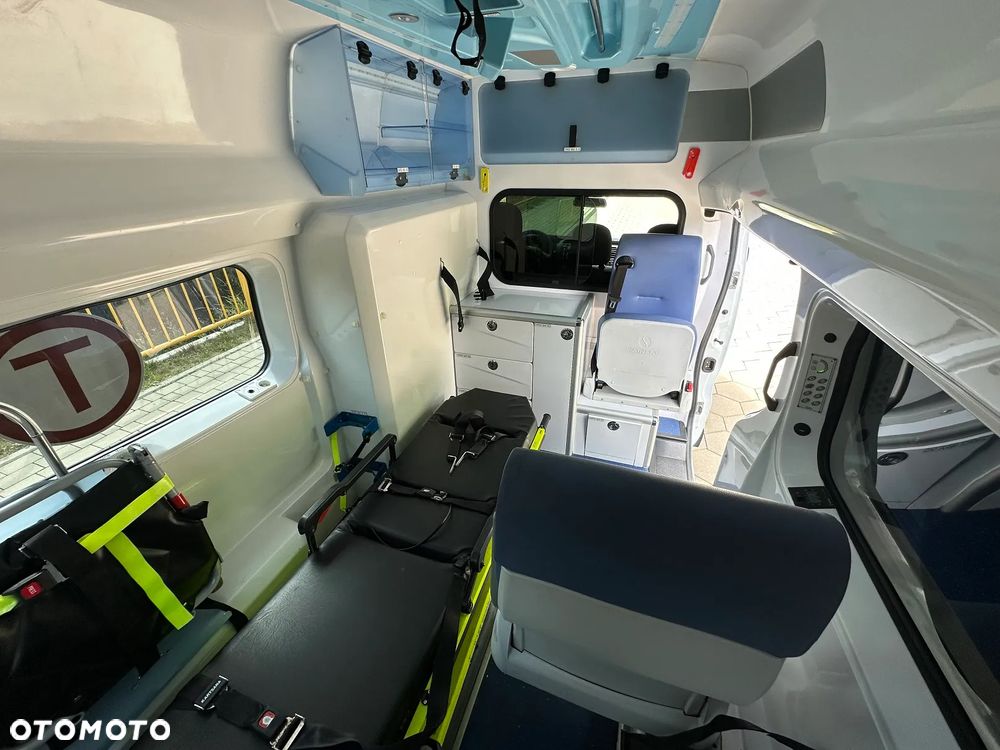 Opel Vivaro Wysoka Maxi Karetka Ambulans Ambulance Sanitarny EN1789 - 14