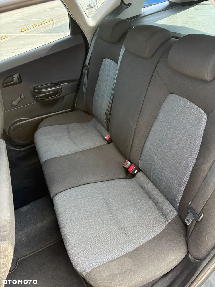 Kia Ceed - 12