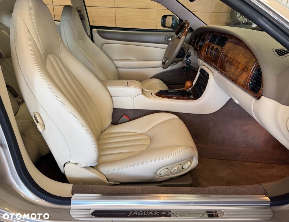 Jaguar XK8 - 10