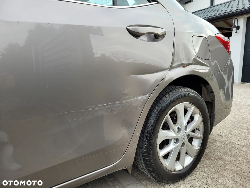 Toyota Corolla 1.6 Premium + - 13