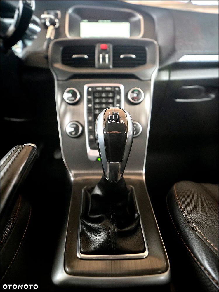 Volvo V40 Cross Country - 27