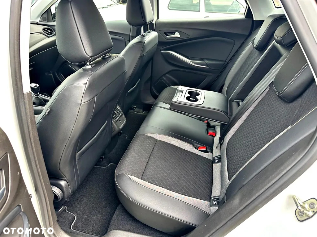 Opel Grandland X 1.5 D Start/Stop Business Elegance - 8