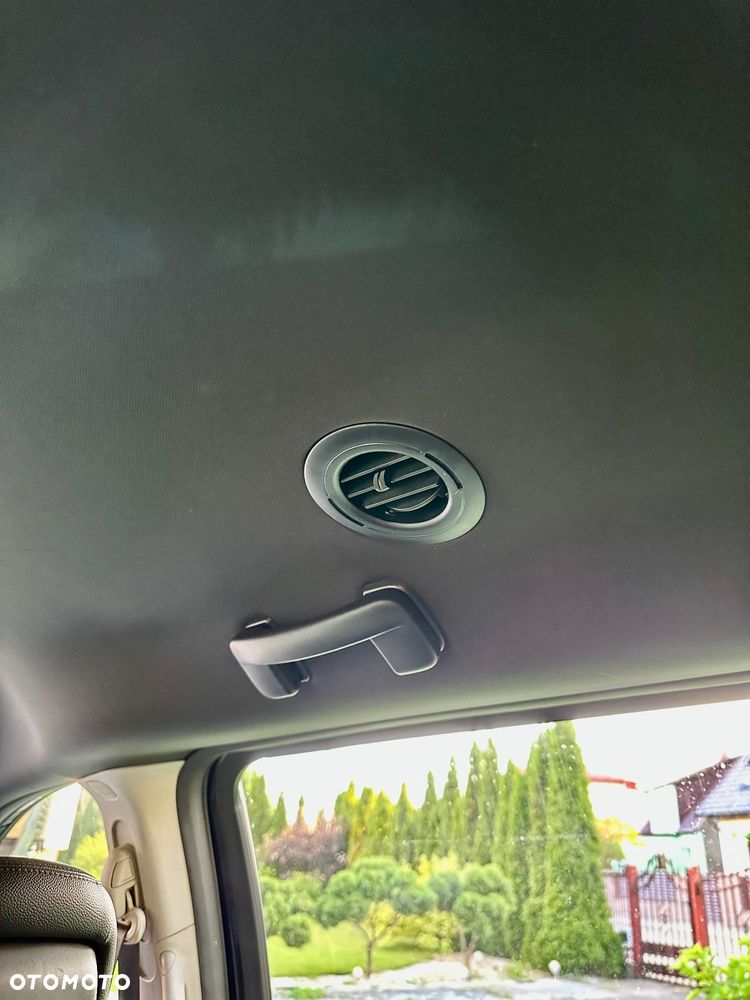 Dodge Grand Caravan - 21