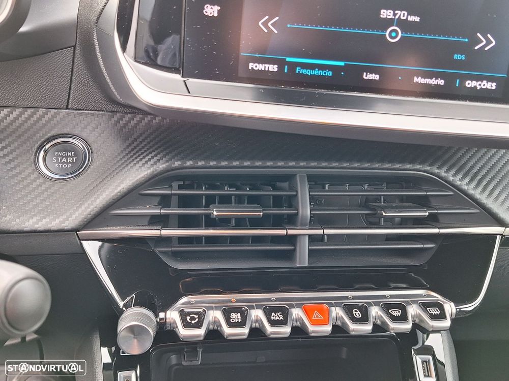 Peugeot e-208 - 15