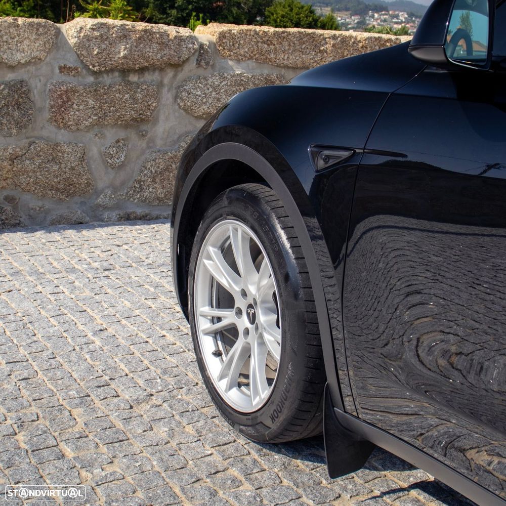 Tesla Model Y Long Range Dual Motor AWD - 11
