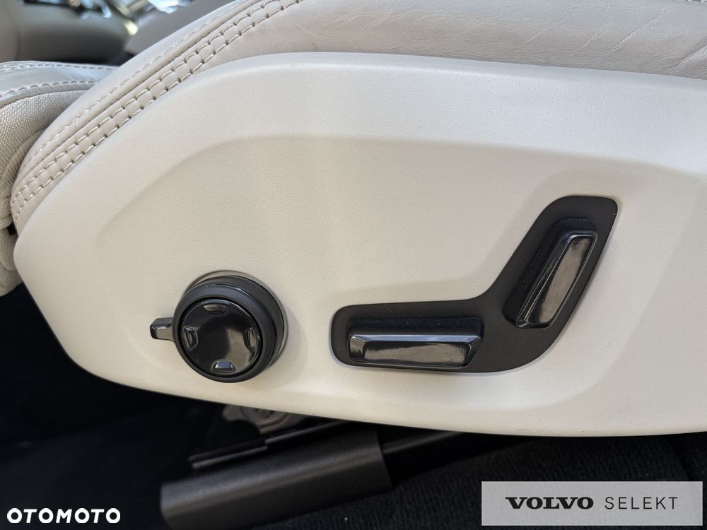 Volvo XC 90 - 22