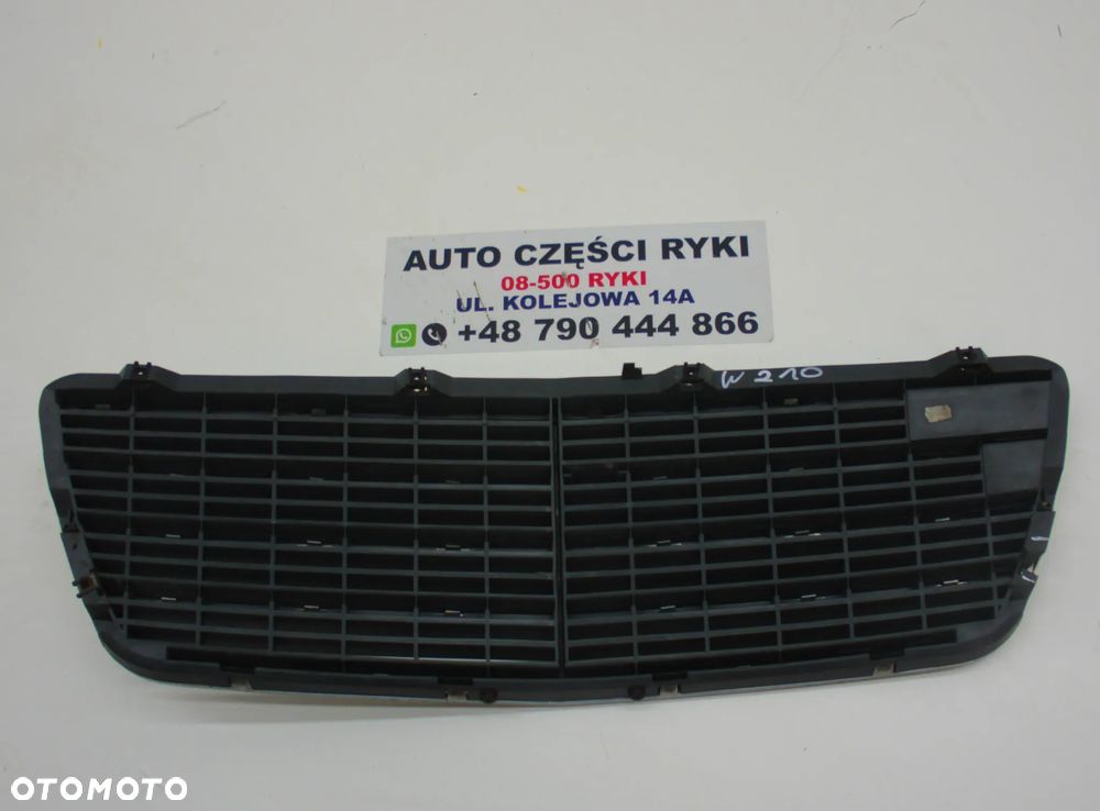 Mercedes W210 Grill    210 880 05 83 - 4