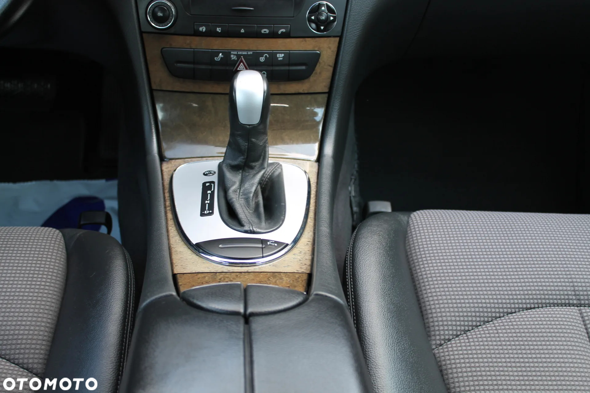 Mercedes-Benz Klasa E 240 4-Matic Avantgarde - 31