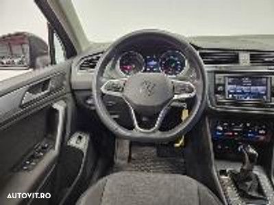 Volkswagen Tiguan - 11