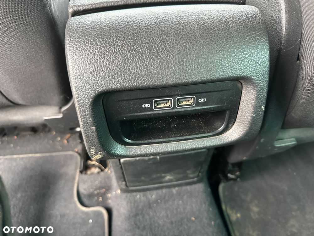 Volkswagen Sharan 2.0 TDI IQ.DRIVE - 17