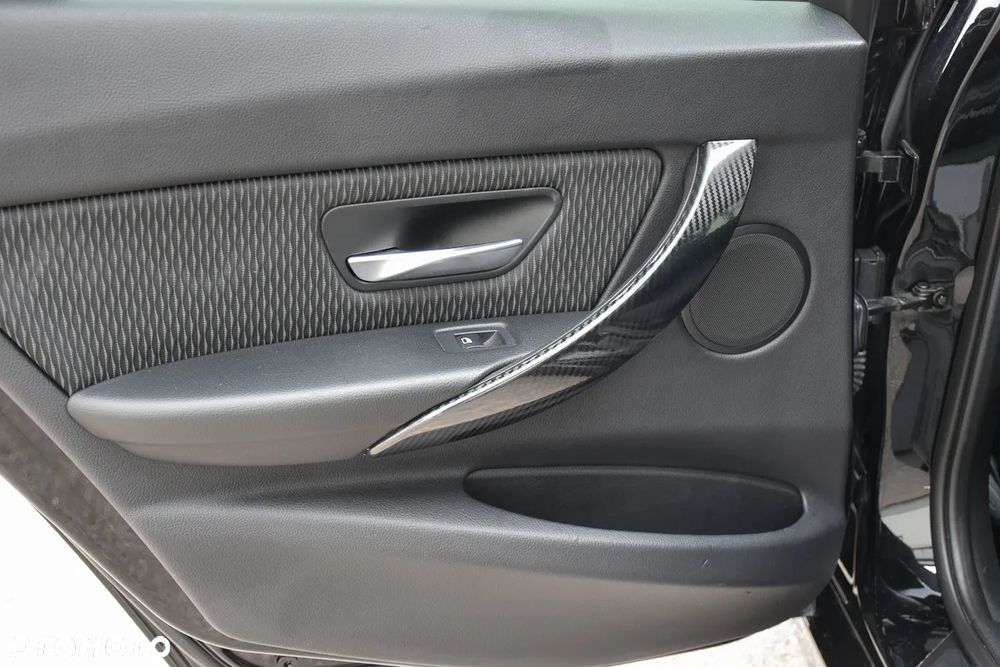 BMW Seria 3 318d Blue Performance Sport Line - 33