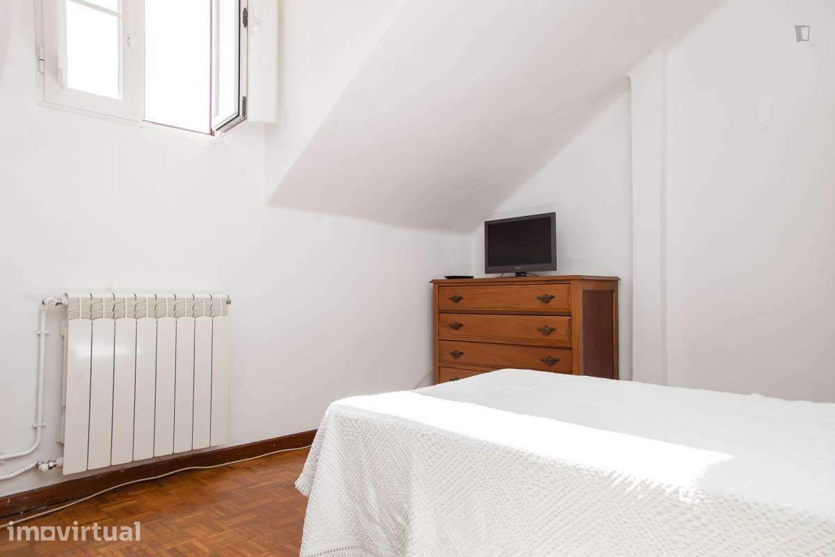 Quarto - localizado em Montes Claros Coimbra - Grande imagem: 2/18